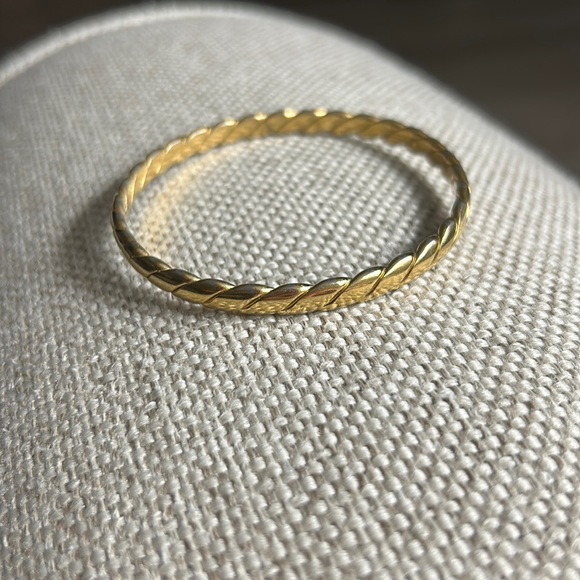 Vintage Signed Monet Size S Gold Tone Bangle Shiny Good Condition - Picture 1 of 2